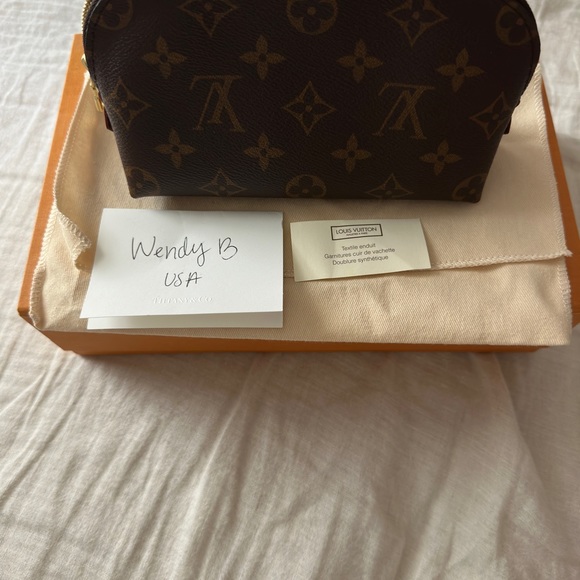 🤎Louis Vuitton Cosmetic Pouch🤎 - Picture 2 of 11
